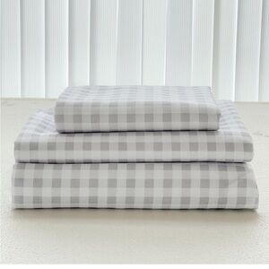 Full size sheet set Amazon basic New in sealed box. Grey gingham plaid